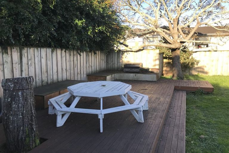 Photo of property in 28 Coles Crescent, Papakura, 2110