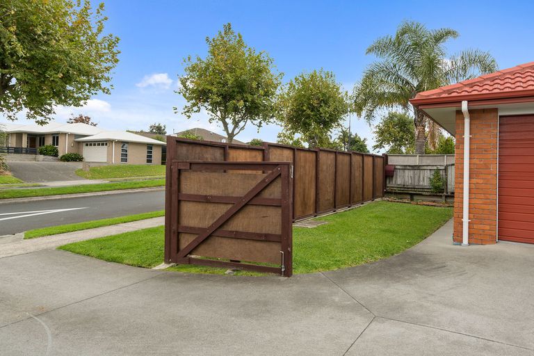 Photo of property in 2 Condor Drive, Pyes Pa, Tauranga, 3112
