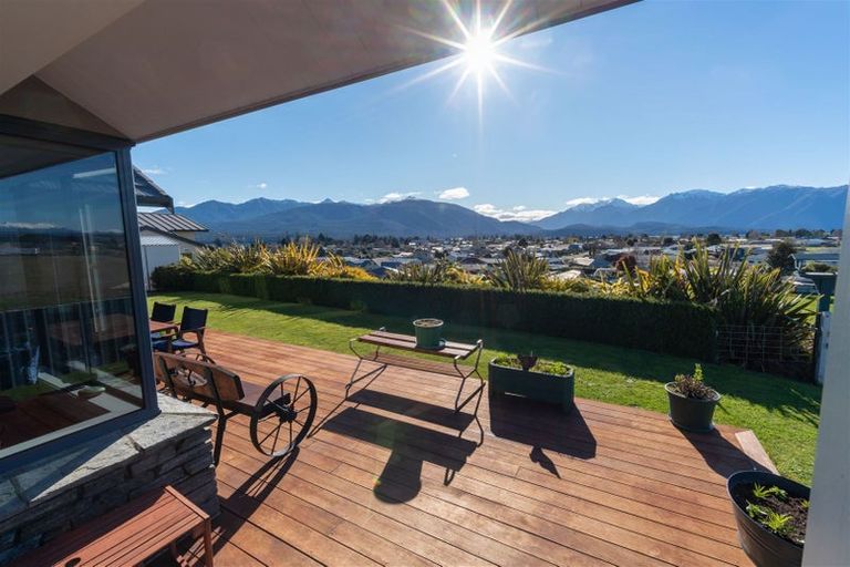 Photo of property in 12 Tawera Place, Te Anau, 9679