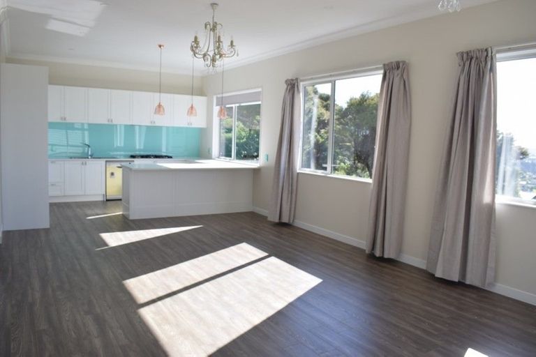 Photo of property in 517 East Coast Road, Murrays Bay, Auckland, 0630