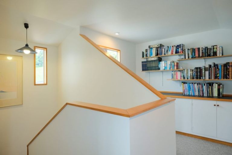 Photo of property in 22 Athol Place, Ravensbourne, Dunedin, 9022