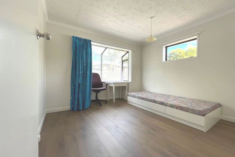 Photo of property in 122 Triangle Road, Massey, Auckland, 0614