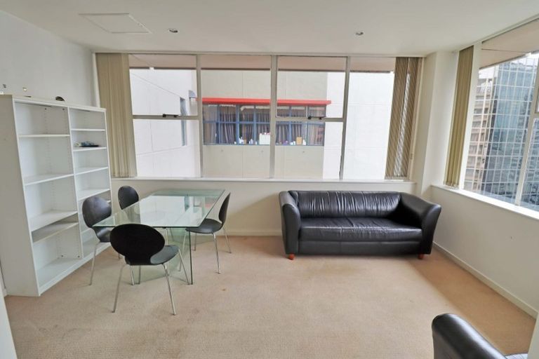 Photo of property in Terrace Tower Apartments, 10a/126 The Terrace, Wellington Central, Wellington, 6011