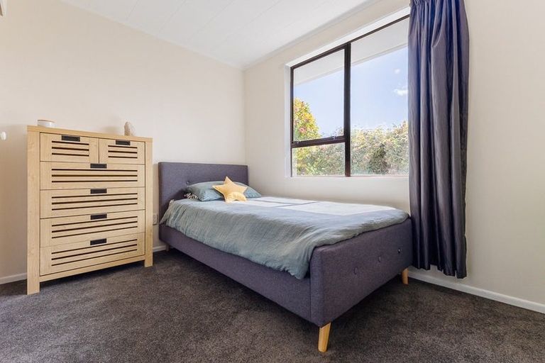 Photo of property in 11 Atua Street, Waikanae Beach, Waikanae, 5036