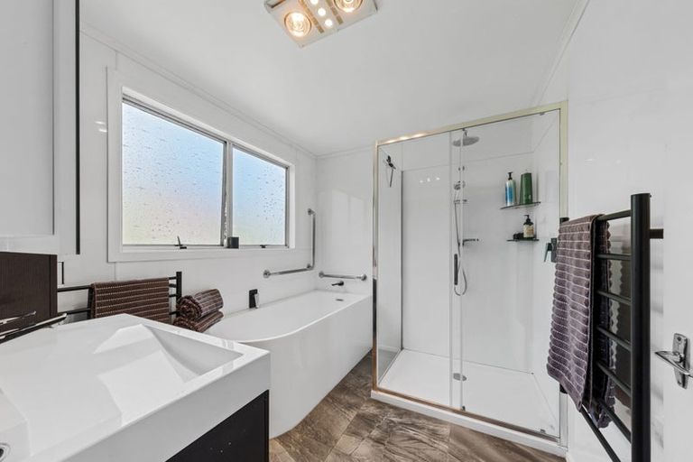 Photo of property in 20 Dudley Road Lower, Inglewood, 4386