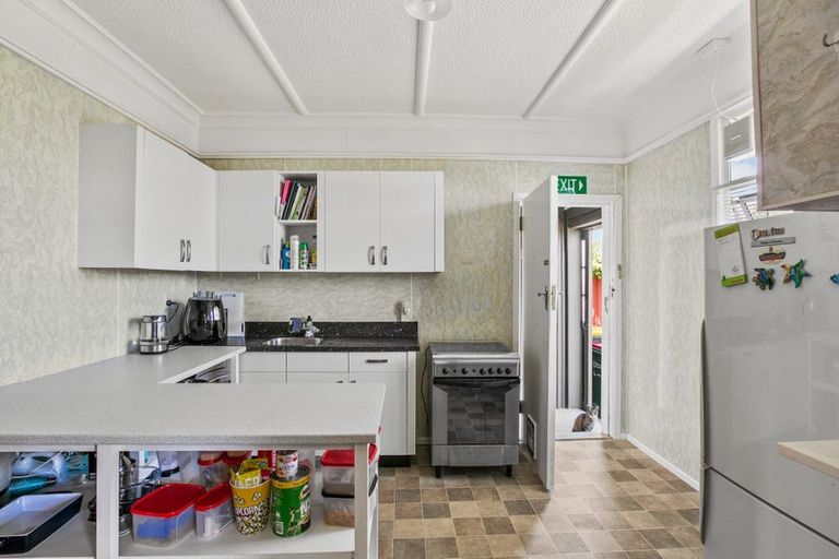 Photo of property in 14 Mangorei Road, Strandon, New Plymouth, 4312