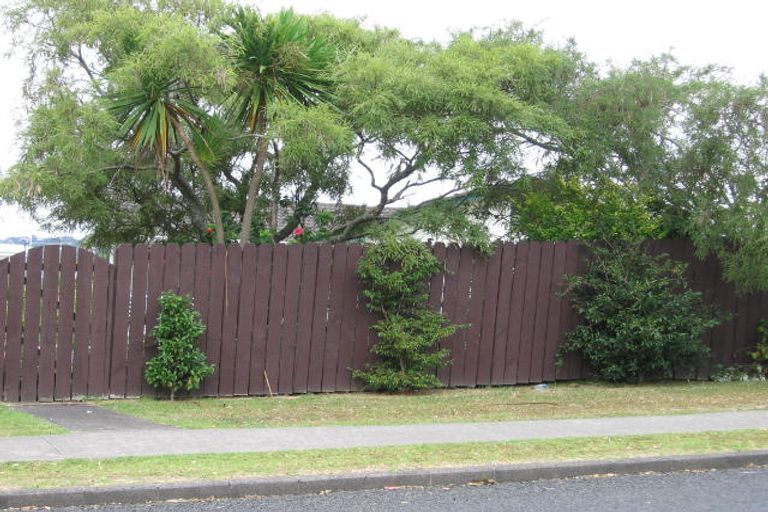 Photo of property in 6 Sartors Avenue, Northcross, Auckland, 0630