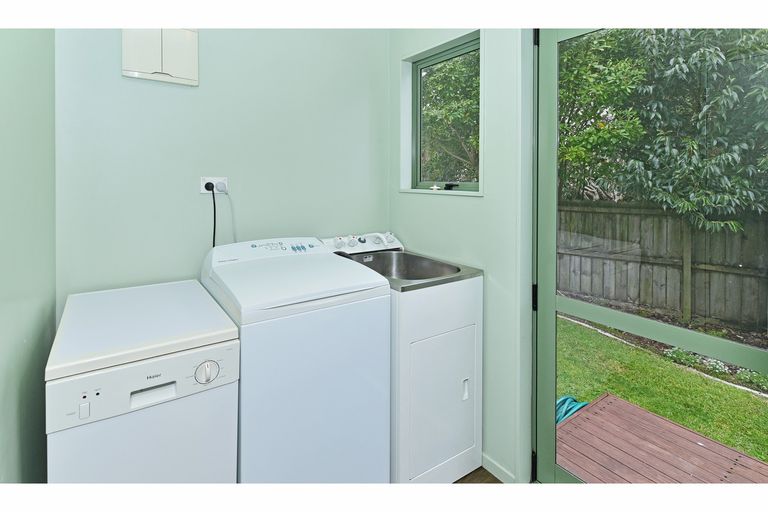 Photo of property in 10b Lane Road, Weymouth, Auckland, 2103