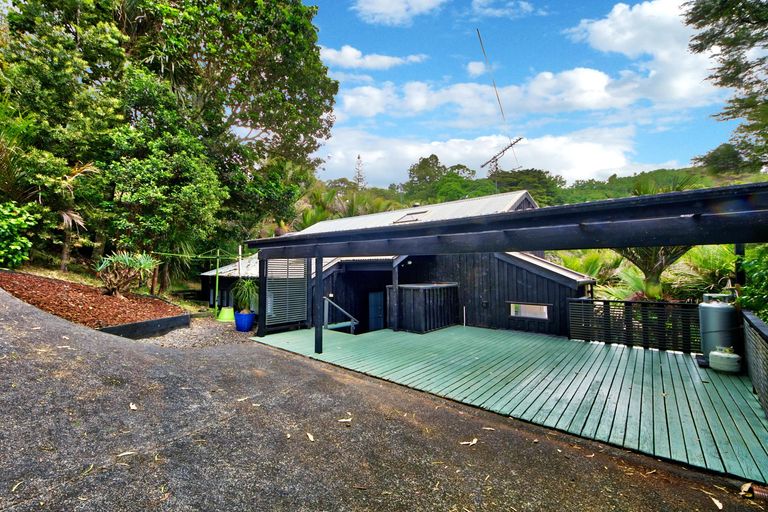 Photo of property in 5 Woontons Lane, Titirangi, Auckland, 0604