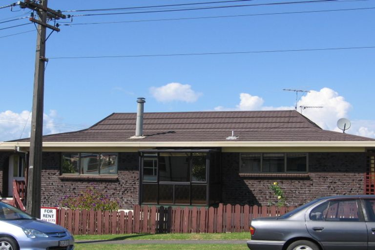 Photo of property in 1/9-11 Masterton Road, Rothesay Bay, Auckland, 0630