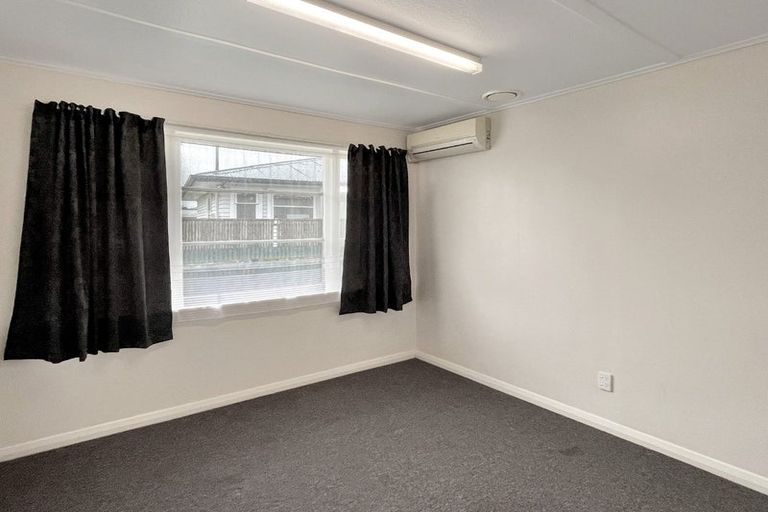 Photo of property in 8 Woburn Place, Takaro, Palmerston North, 4412