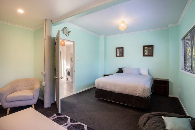 Photo of property in 142 Seaview Road, Westown, New Plymouth, 4310