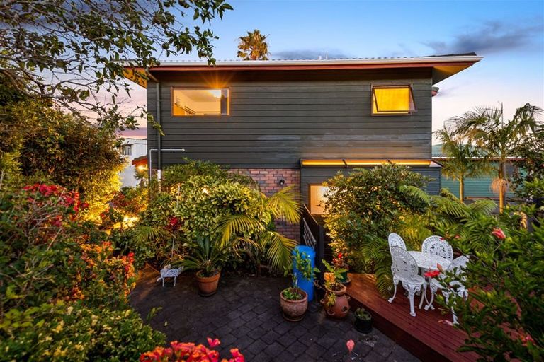 Photo of property in 1/181 Luckens Road, West Harbour, Auckland, 0618