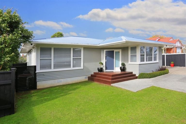 Photo of property in 27 Norcross Avenue, Henderson, Auckland, 0612