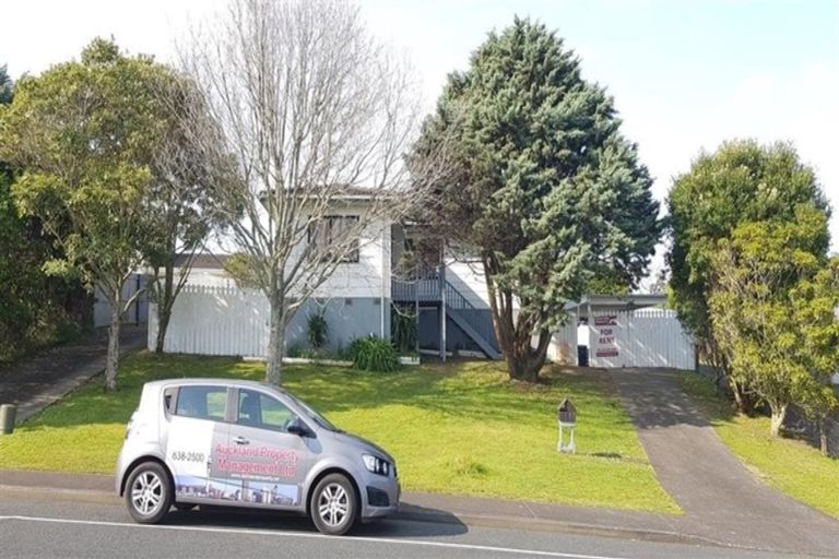 Photo of property in 17 Benchmark Drive, Massey, Auckland, 0614