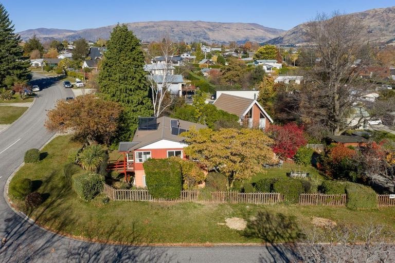 Photo of property in 43 Hunter Crescent, Wanaka, 9305