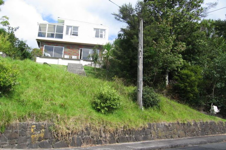 Photo of property in 15 Opou Road, Titirangi, Auckland, 0604
