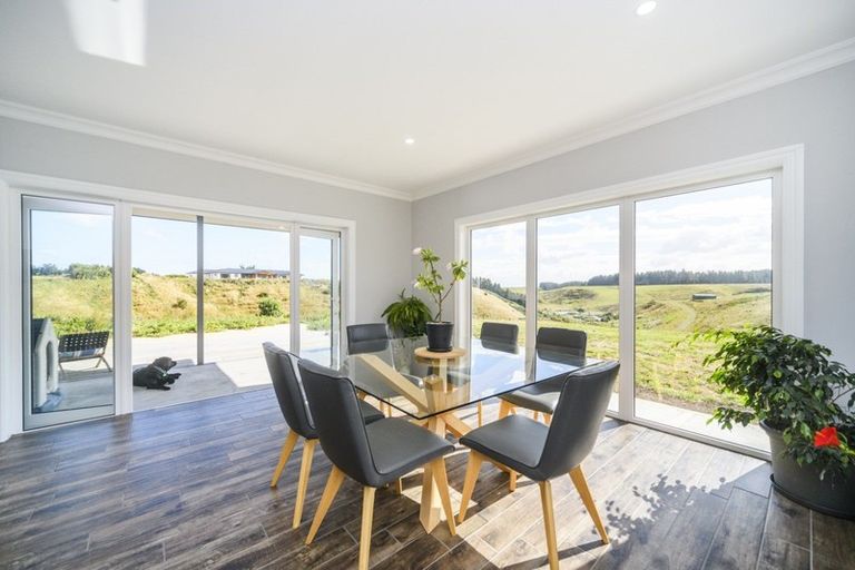 Photo of property in 52 Highland View Drive, Tokomaru, Palmerston North, 4474