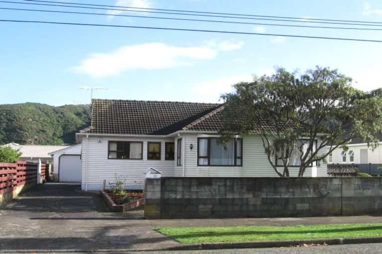 Photo of property in 35 Biddle Crescent, Taita, Lower Hutt, 5011