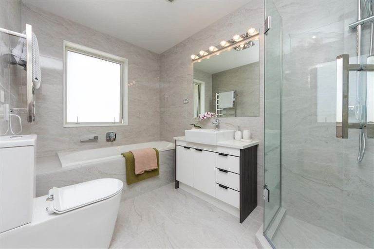 Photo of property in 70 Donegal Park Drive, Flat Bush, Auckland, 2019