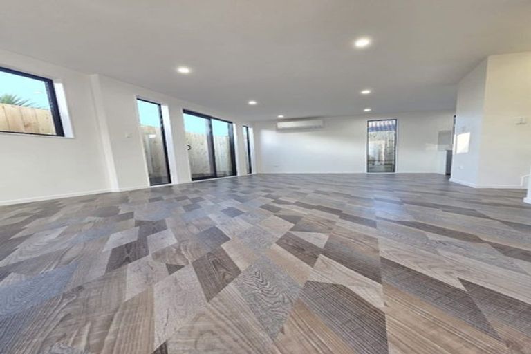 Photo of property in 408 Roscommon Road, Clendon Park, Auckland, 2103