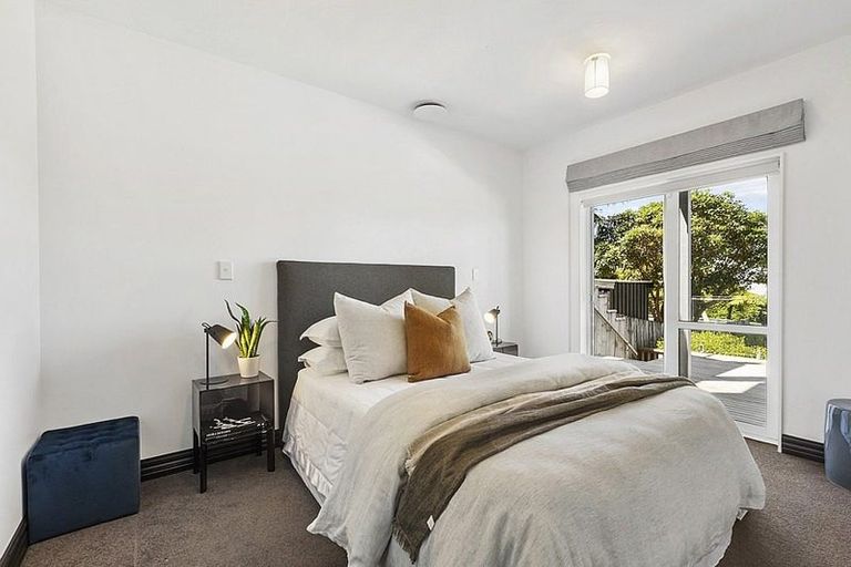 Photo of property in 15 Mills Road, Brooklyn, Wellington, 6021