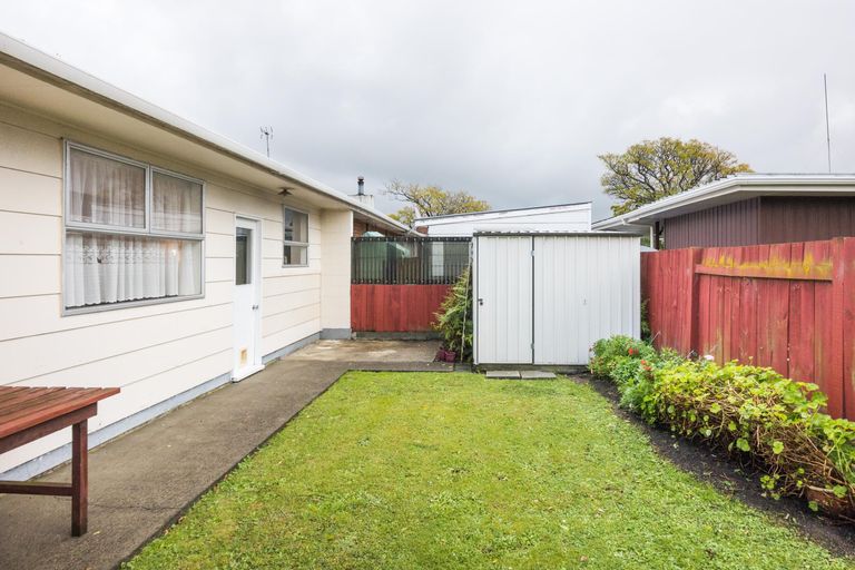 Photo of property in 5 Westhaven Grove, Takaro, Palmerston North, 4412