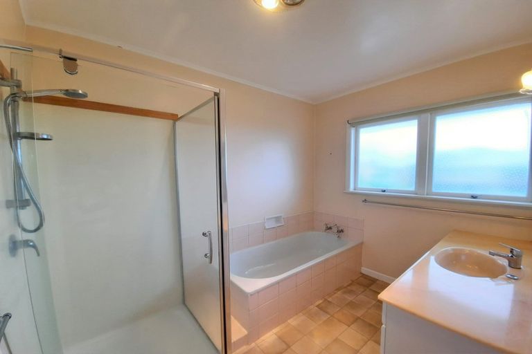Photo of property in 25 The Crest, Sunnyhills, Auckland, 2010