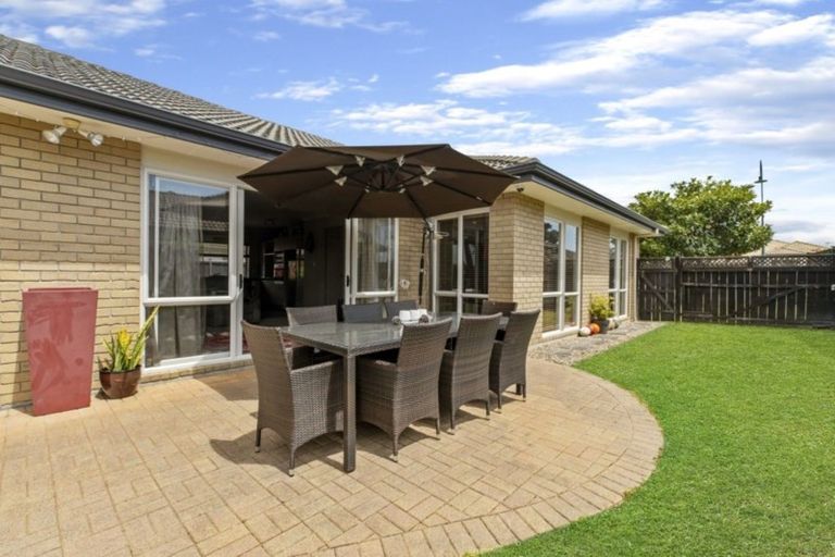 Photo of property in 34 Stranraer Crescent, Wattle Downs, Auckland, 2103