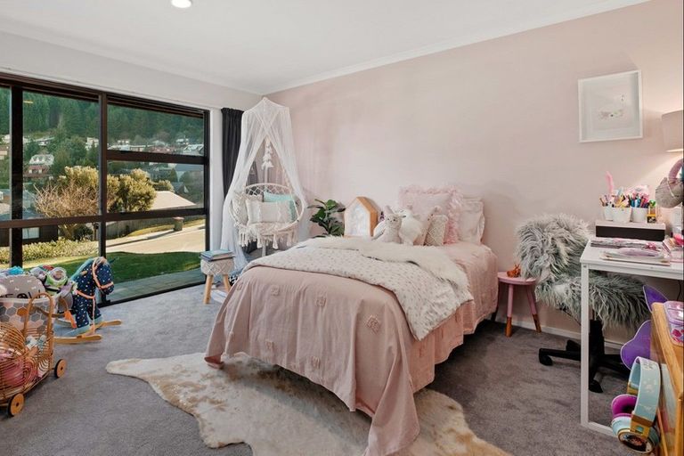 Photo of property in 3 Mackinnon Terrace, Sunshine Bay, Queenstown, 9300