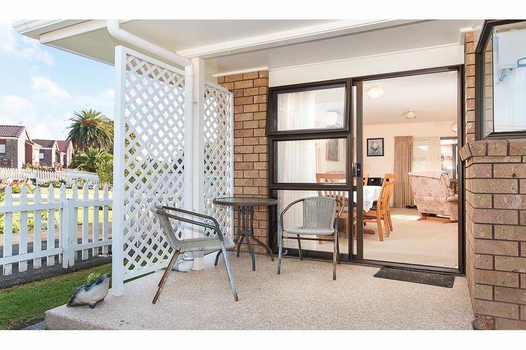 Photo of property in 8a Civic Place, Waiuku, 2123