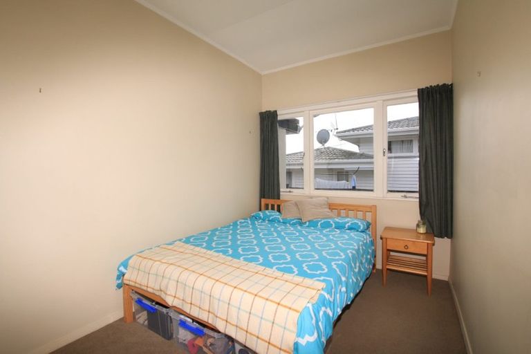 Photo of property in 1/235 Glenfield Road, Hillcrest, Auckland, 0627