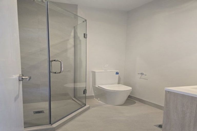 Photo of property in 2/11 Seymour Road, Sunnyvale, Auckland, 0612