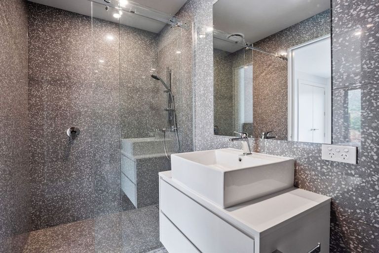 Photo of property in 35 Alps View Place, Lake Hayes, Queenstown, 9304