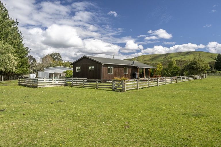 Photo of property in 70 Parkers Road, West Taratahi, Carterton, 5791
