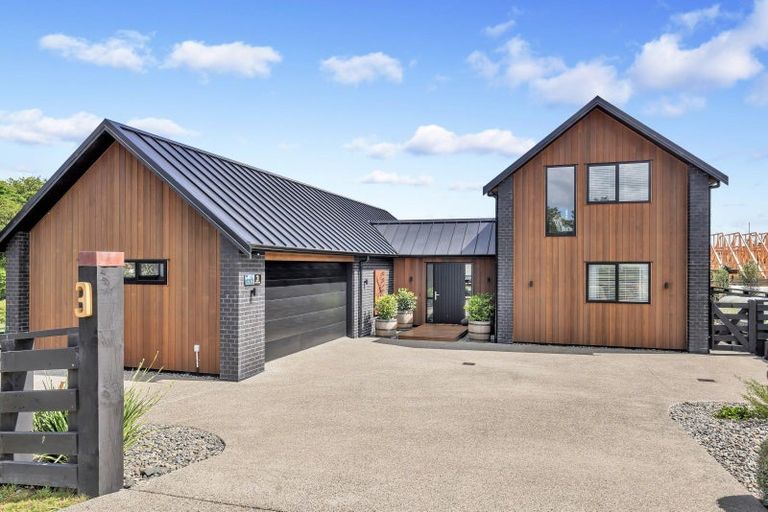 Photo of property in 3 Hirere Road, Whitford, Howick, 2571