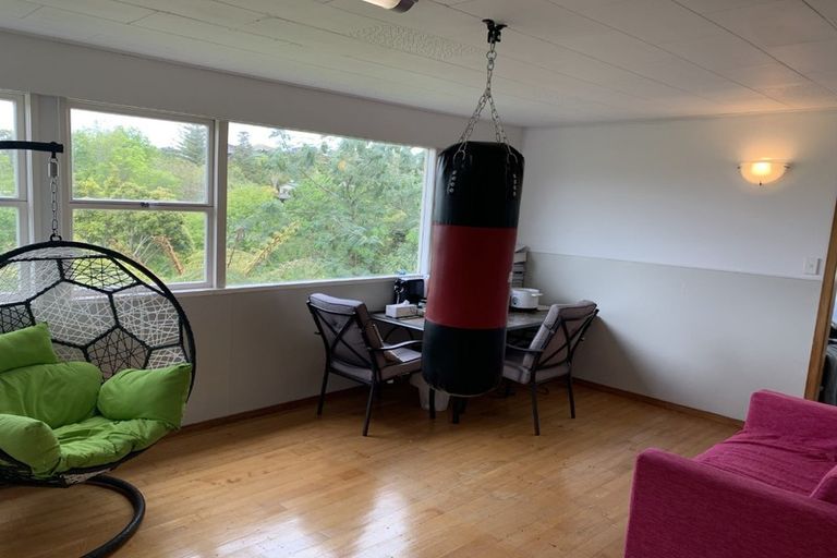 Photo of property in 10 Peter Terrace, Castor Bay, Auckland, 0620