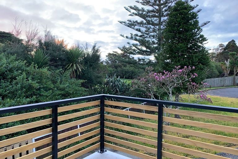 Photo of property in 70 Savoy Road, Glen Eden, Auckland, 0602