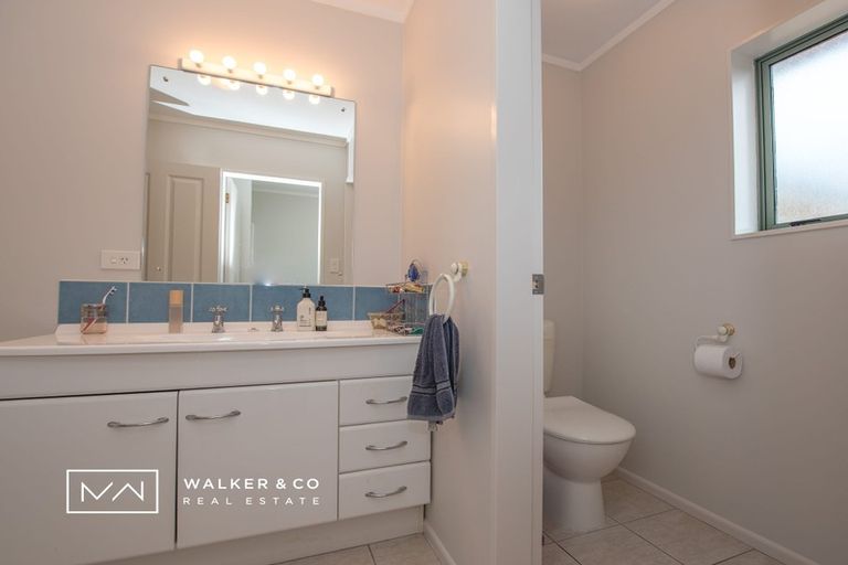 Photo of property in 15 Malcolm Gillies Grove, Totara Park, Upper Hutt, 5018