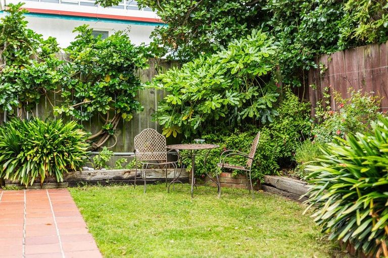 Photo of property in Hobson Flats, 4/1 Hobson Street, Pipitea, Wellington, 6011