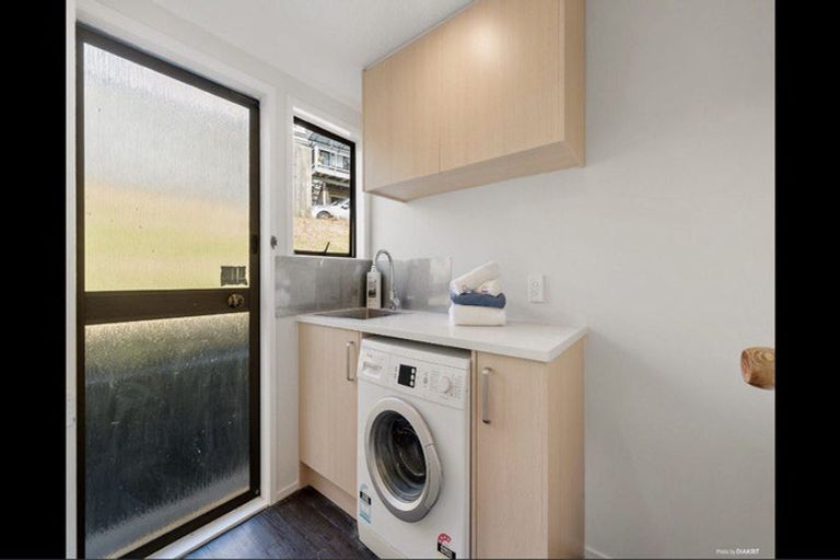 Photo of property in 1/324 Glenfield Road, Glenfield, Auckland, 0629