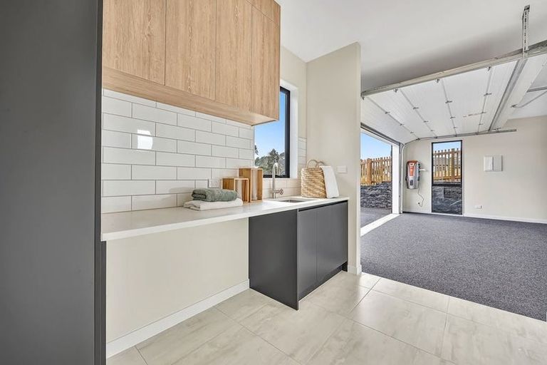 Photo of property in 4 Wheki Place, Swanson, Auckland, 0614