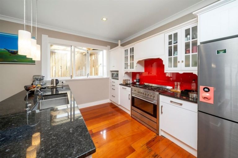 Photo of property in 19 Burns Street, Hawera, 4610