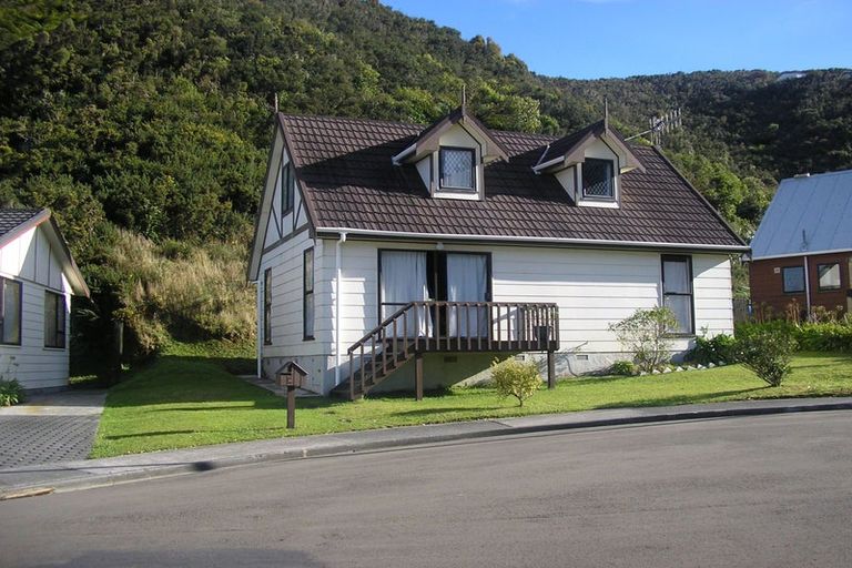 Photo of property in 5 Appleton Place, Karori, Wellington, 6012