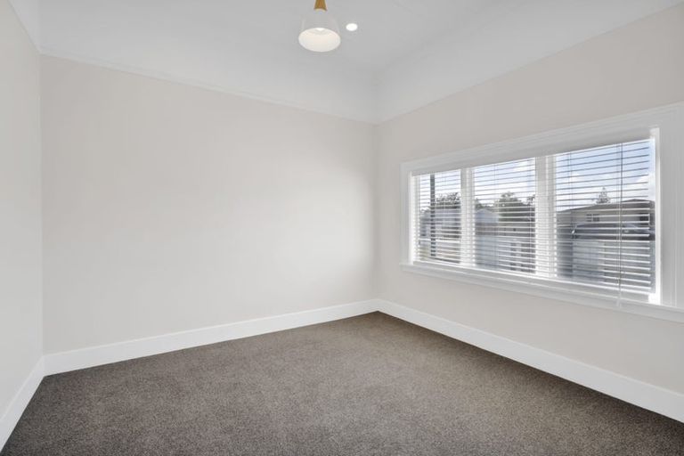 Photo of property in 16 Maire Street, Inglewood, 4330