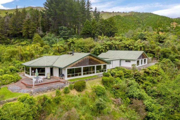 Photo of property in 14 Makahika Road, Levin, 5571