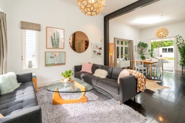 Photo of property in 17 Honiana Te Puni Street, Aro Valley, Wellington, 6021