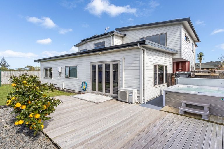 Photo of property in 61 Quadrant Heights, Paraparaumu, 5032