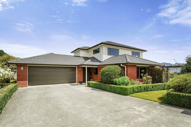Photo of property in 189 Woodman Drive, Tawa, Wellington, 5028