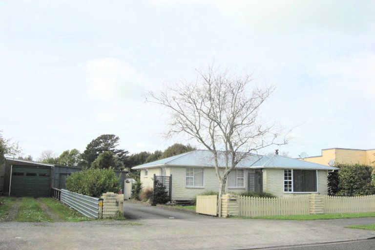 Photo of property in 39 Mahoe Street, Inglewood, 4330